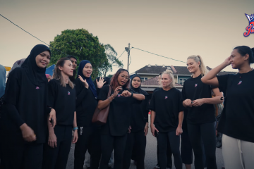 Gretel and Laura experienced their first Ramadan festival at the Bazar Ramadan in Johor Bahru!